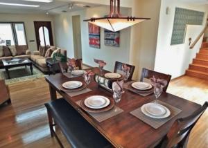 Imagen de la galería de Spacious Five-Bedroom Coastal Estate with Private Outdoor Retreats, en Long Beach