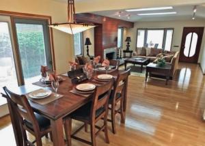 Imagen de la galería de Spacious Five-Bedroom Coastal Estate with Private Outdoor Retreats, en Long Beach