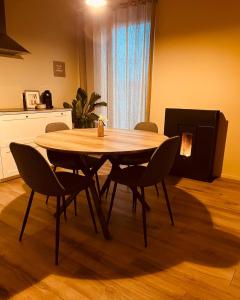 a wooden table and chairs in a room with a fireplace at De Poverleute in Kortrijk +10 photos