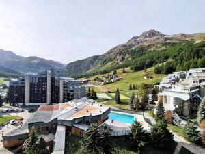 an aerial view of a resort in the mountains at Résidence Le Vanoise - Studio au pied des pistes et commerces MAE-1533 in Le Crêt