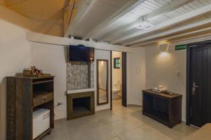 a room with a bathroom with a sink and a toilet at Pousada Hakuna Matata in Morretes