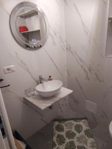 Ένα μπάνιο στο Apartament Vivamus Residence Brasov +29 φωτογραφίες