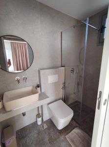 Gallery image of Marios Rooms in Himare