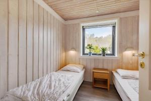 two beds in a room with a window at 6718-Hasle-Baga-8 in Hasle