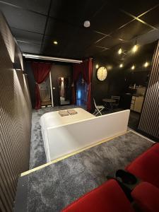 a room with a bed and a clock on the wall at Cocon Jacuzzi et cinéma 4K B in Bordeaux