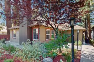 a small house with a street light in front of it at Manzanita Holiday 1 in South Lake Tahoe
