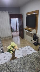 a living room with a vase of flowers on a table at Casa de temporada do Mr Bim in Cabo Frio