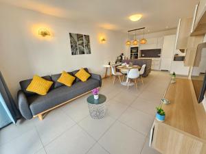 Η κουζίνα ή μικρή κουζίνα στο Relaxing 1 BR Flat with terrace and parking