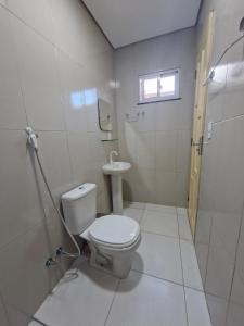 Et badeværelse på Apartamento no centro da cidade