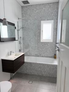 Et badeværelse på Bondi Casa