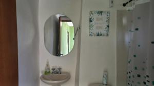 a bathroom with a sink and a mirror at Casa turística la Nativa in Puracé +61 photos