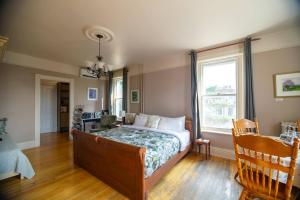 Ένα ή περισσότερα κρεβάτια σε δωμάτιο στο Auberge de la Visitation