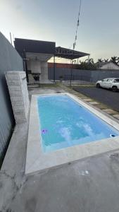 a swimming pool in front of a house at Flat magnífico bairro nobre in Imperatriz