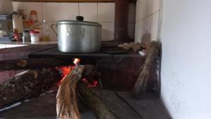a pot on top of a stove with a fire at Casa turística la Nativa 
