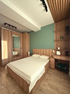 Ένα ή περισσότερα κρεβάτια σε δωμάτιο στο Sunset Park Apartment