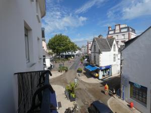 an aerial view of a street in a town at Éclat d'Écume - Vue mer - Hypercentre - 31 M2 - Quiberon in Quiberon +3 photos