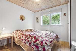 Una cama o camas en una habitación de OH235-Hadsund-Egelunden-65