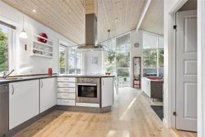 Una cocina o cocineta en OH235-Hadsund-Egelunden-65 12 fotos más