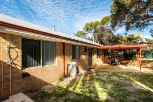 Φωτογραφία από το άλμπουμ του Waves And Moore - Beautifully presented home σε Guilderton