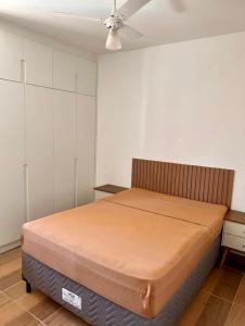 Ένα ή περισσότερα κρεβάτια σε δωμάτιο στο Apartamento bem localizado e próximo da Praia +18 φωτογραφίες