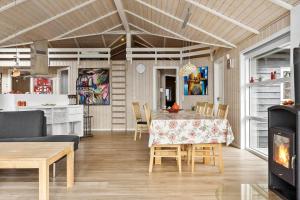 Nhà bếp/bếp nhỏ tại FY195-Brenderup-Fyn-Rylevej-6