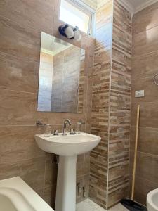 Bilik mandi di Hotel Ambassador Home +12 gambar