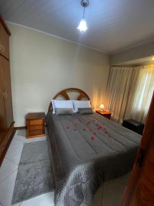 Giường trong phòng chung tại Casa Aconchegante em São Pedro da Serra +35 ảnh