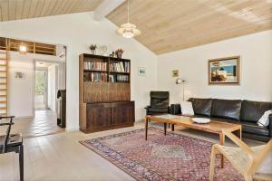 Posezení v ubytování 1505-Aakirkeby-Sluseparken-8-A