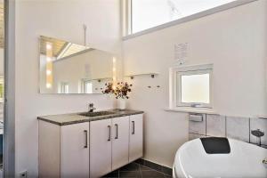 Fotografie z fotogalerie ubytování 1505-Aakirkeby-Sluseparken-8-A v destinaci Vester Sømarken + 9 fotografií