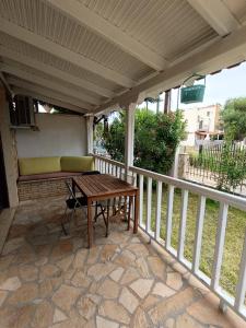 Balkón nebo terasa v ubytování Iremia Blue Kalives