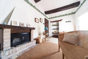 a living room with a fireplace and a couch at La Casetta di Zio Gino in Cingoli