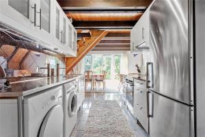 a kitchen with a washer and dryer at FY174-Asperup-Sommerlandsvej-23 in Asperup