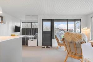 a living room with a table and chairs and a kitchen at FY361-Asperup-Eskelundsvej-18 in Asperup