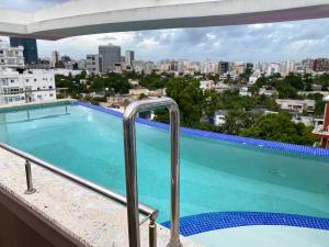 a large swimming pool on the balcony of a building at Exclusivo en el centro de la ciudad in Santo Domingo
