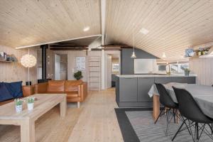 Η κουζίνα ή μικρή κουζίνα στο FY208-Brenderup-Fyn-Sneppevej-4