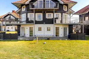 a large house with a yard in front of it at FY390-Bogense-Vestre-Engvej-118-st-tv in Bogense