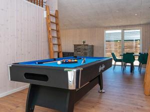 Τραπέζι μπιλιάρδου στο 14 person holiday home in Glesborg-By Traum