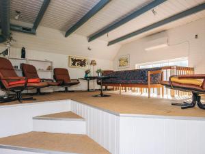 Ruang duduk di 14 person holiday home in Ulfborg