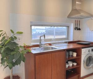 Η κουζίνα ή μικρή κουζίνα στο Jeju Woljeonggeugot +32 φωτογραφίες