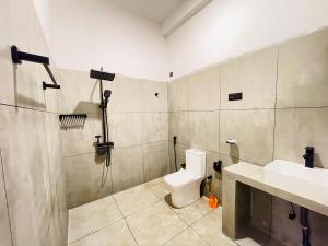 Ванная комната в Villa Cinnamon Bliss +49 фотографий
