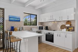 Η κουζίνα ή μικρή κουζίνα στο Palm Hideaway +9 φωτογραφίες