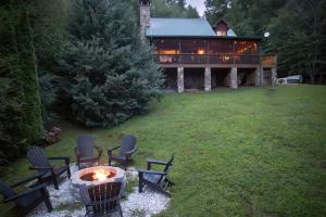 Foto sihtkohas Sylva asuva majutusasutuse Fall25 Offhottubviewsfirepitwcu3minfamilies galeriist