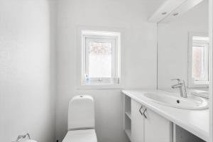 Koupelna v ubytování 2637-Nexo-Fjaelstaunijn-8