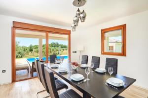 a dining room with a table and chairs at Villas Montrin in Kaštel