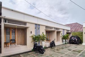 two scooters parked in front of a building at RedDoorz near Mutiara SIS Al Jufrie Airport Palu 3 