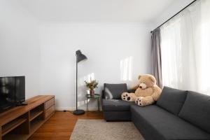 Μια τηλεόραση ή/και κέντρο ψυχαγωγίας στο Modern house 2 story 4brs 3bath