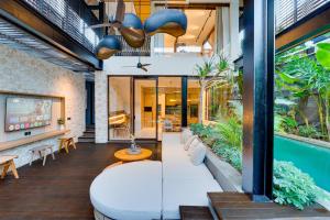 Πισίνα στο ή κοντά στο Luxury 4BR Villa Pasisi 12 Canggu