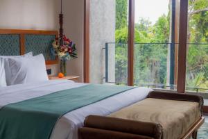 Giường trong phòng chung tại Leafy Riverbank +10 ảnh
