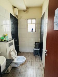 Bilik mandi di Green land apartment +15 gambar