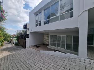 Budova, kde se vila nachází